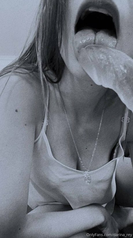 Darina Rey heiße freie bild