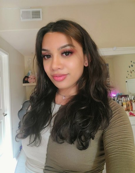 Mina Sin exklusive kostenlose foto