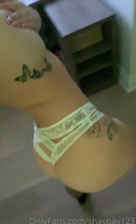 Shayna Laliberte sexy top bild