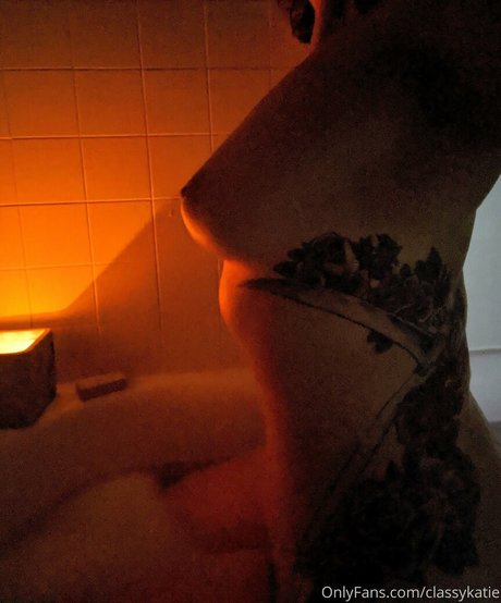 Classy katie beste exklusive bild