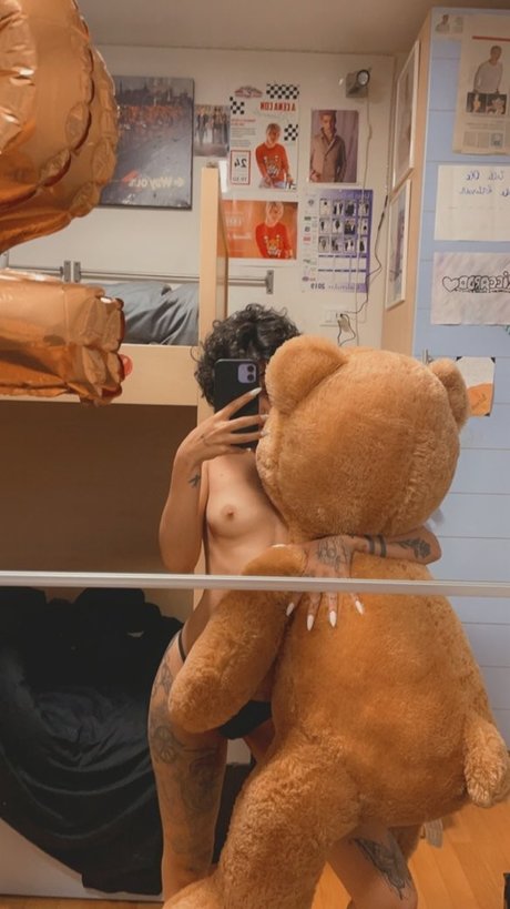 Twelv3 schauspielerin beste bild