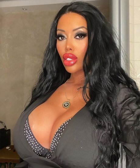 Lara Frost erotische bilder