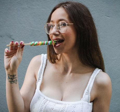 Lada Amores schauspielerin akt galerie