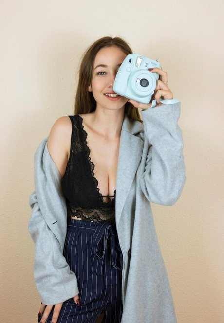 Lada Amores kunst akt galerien