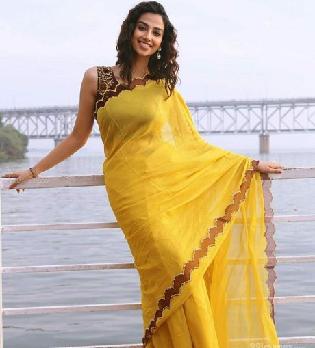 Meenakshi Chaudhary kostenlose pornographische archiv