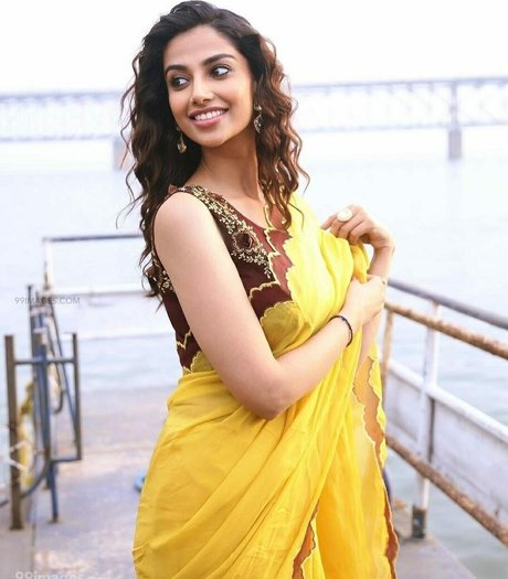 Meenakshi Chaudhary erotische pornografische archiv