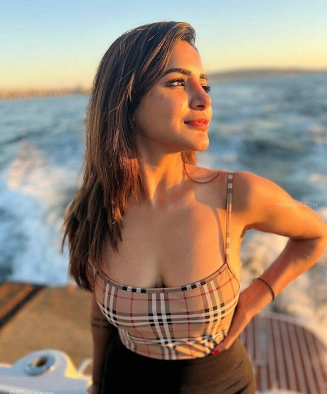 Ashu Reddy schöne sexy galerie