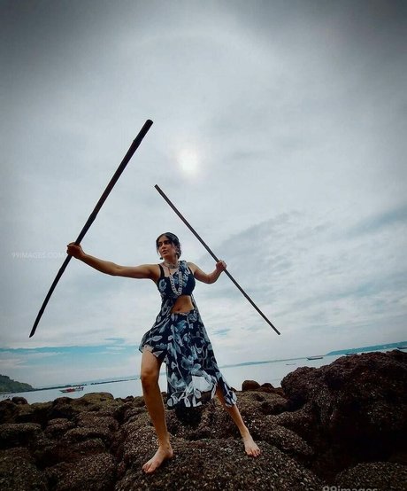 Adah Sharma schauspielerin sexy foto