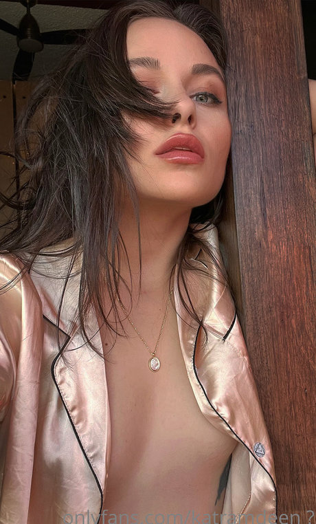 Kat Ramdeen heiße nackt bild