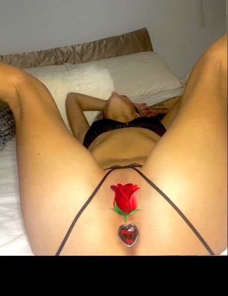 caroeducharme schauspielerin perfekte galerie