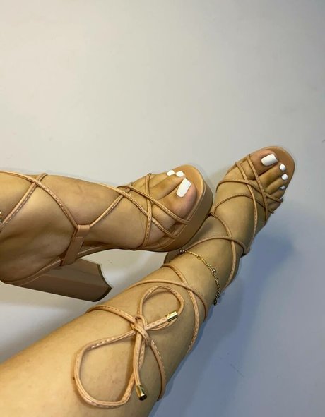 Adri Feet exklusive nackt galerie