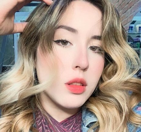 Karen De Lima sexy top foto