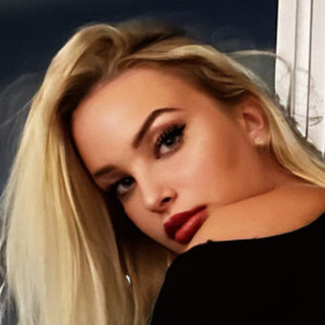 MiaNestiBaka erwachsene pornografische fotos