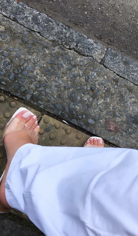 Lyz Feet kunst erotische galerien