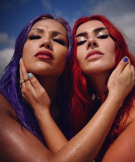 Frenemies porno perfekte fotos