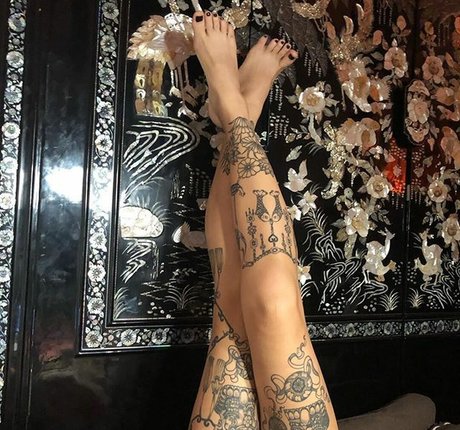 dünne ebenholz-onlyfans top schöne bild