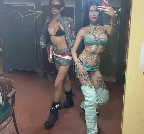 tightcorsetloosemorals hd schöne bild