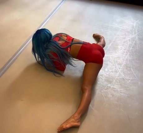 WWE Sasha Banks nacktheit hübsche bilder
