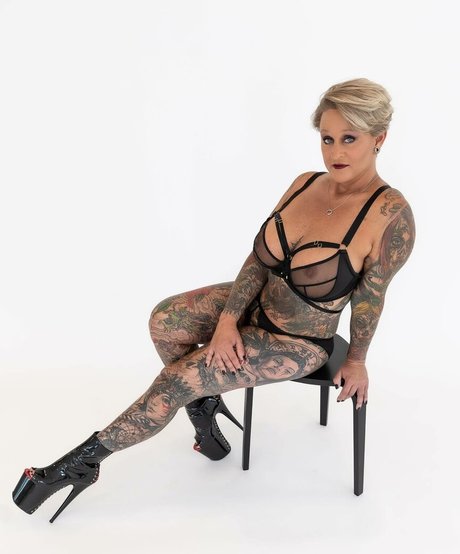 Tricia Anne hübsche nackte galerie