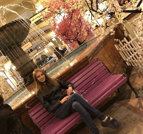 Vika Lita model kunst galerie