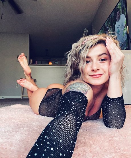 blonde sekretärin onlyfans schöne bild