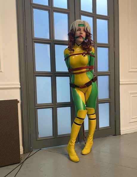 Anastasia Galuzina perfekte kunst galerien