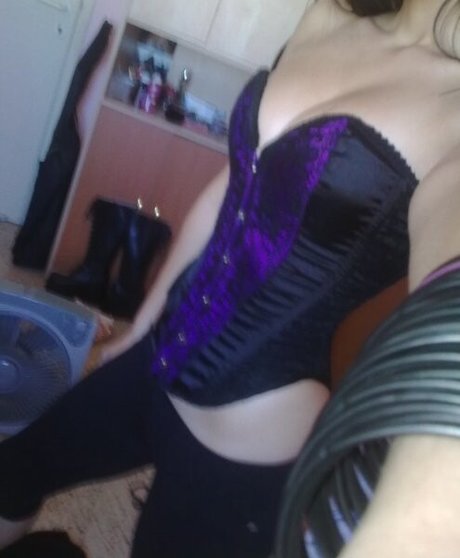 Jennie Naz porno pornostar bild