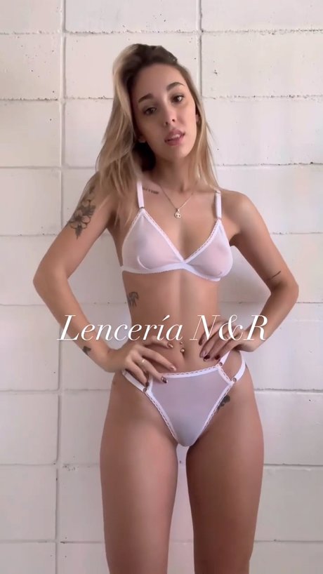 Agus Digri kostenlose nackt bilder