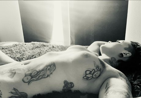 Ms Gunn heiße erwachsene foto