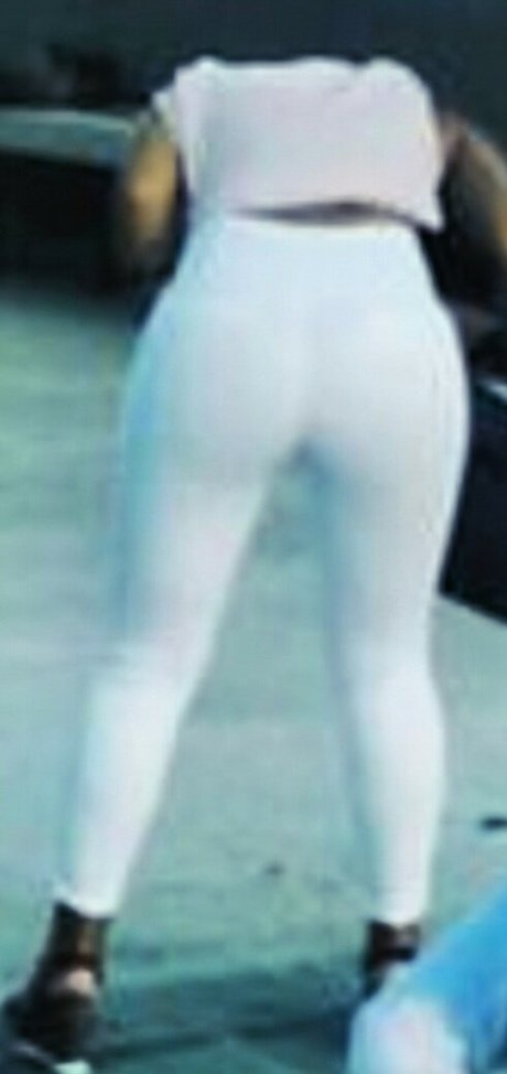 Aria Paria porno foto