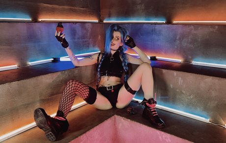 Caterpillar sexy nackten foto