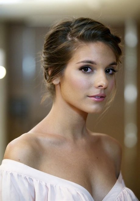 Caitlin Stasey model heiße bild