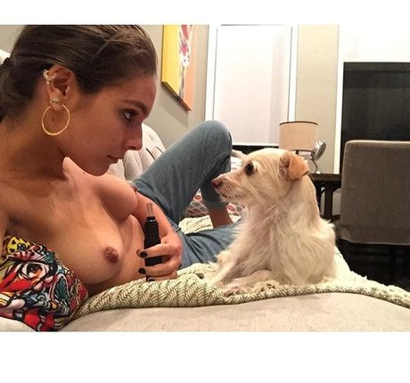 Caitlin Stasey xxx sex fotos