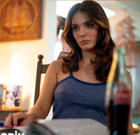 Caitlin Stasey schauspielerin nackt bild