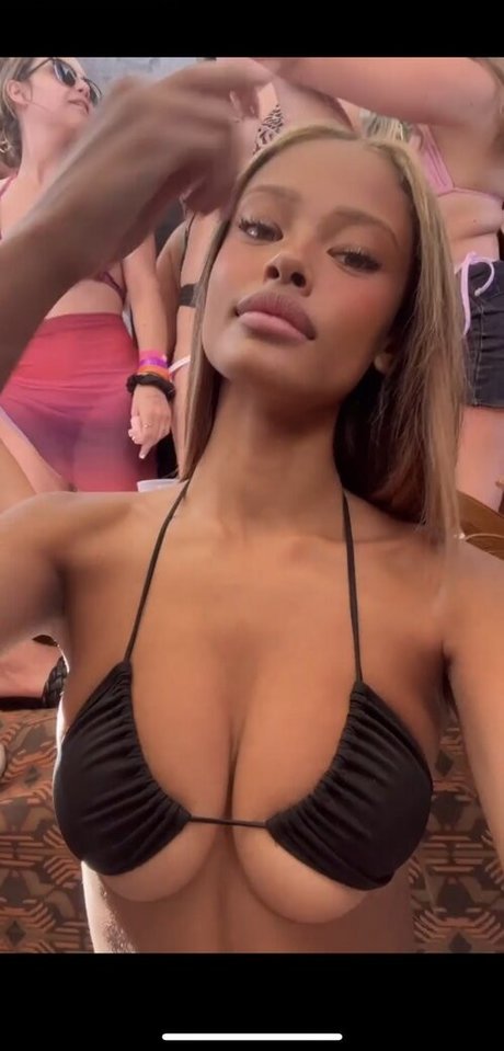 Vinetrria Vinetria sexy top fotos