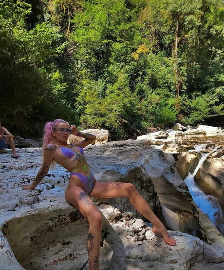 misscannabisss top nackt bild