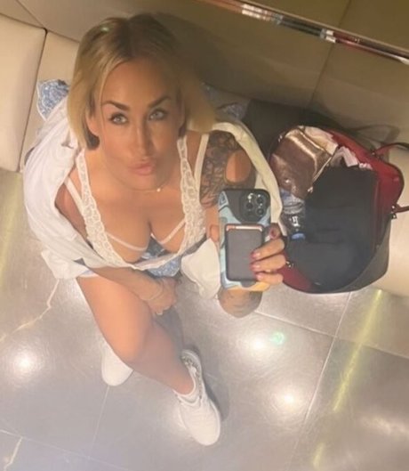 Sarah Connor erotische exklusive foto