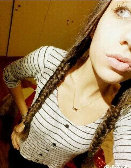 flugbegleiterin onlyfans top nacktheit bilder