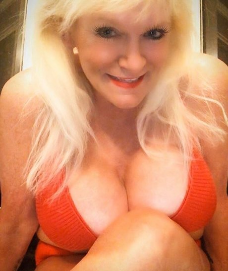 Sandie Lee model sex archiv