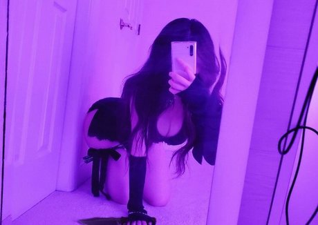 Xliahri model pornografische bild