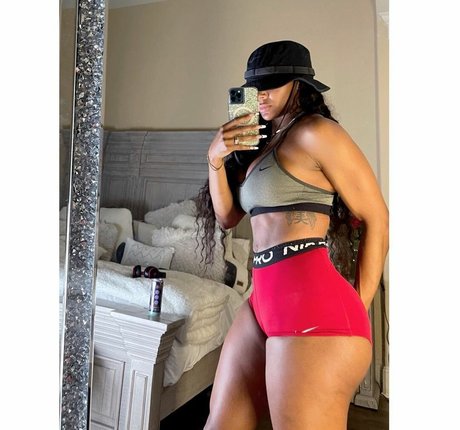 theonly ari b pornostar akt foto