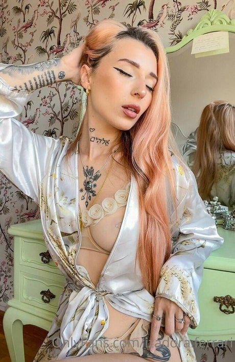 Izadora Ferrari sexy kunst bilder