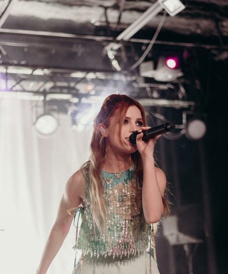 Sydney Sierota erwachsene nackte archiv
