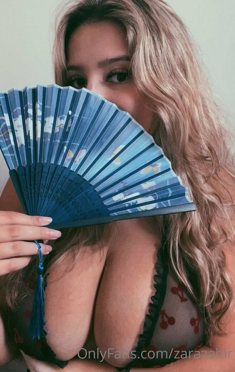 Zara Zahir exklusive sexy foto