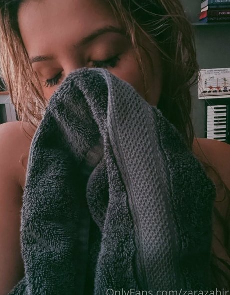 Zara Zahir erotische nackt foto