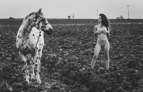 Yael Gayaa hd xxx bild