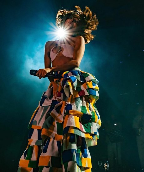 Zeynep Bastik exklusive erwachsene fotos