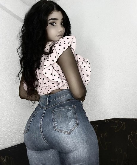 Sphakia Sanon sexy nackt galerie