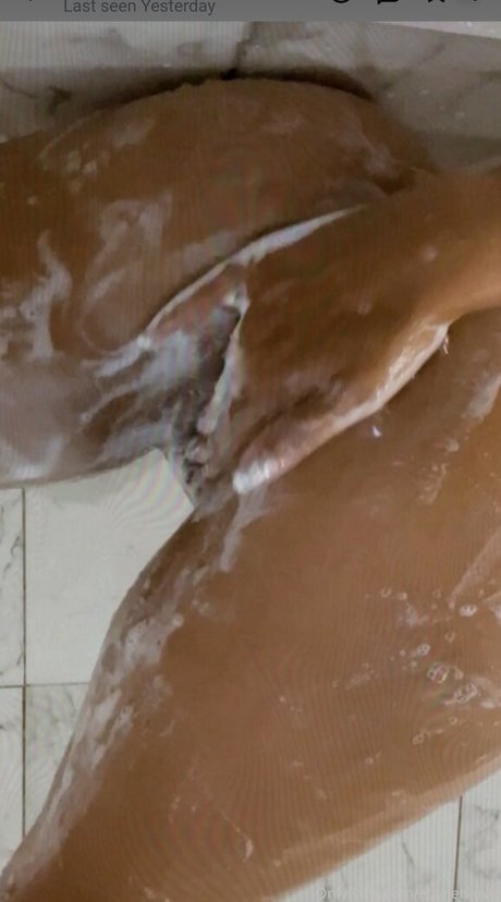 Ela Jerkovic sexy top foto