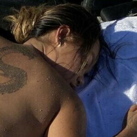 fitnessstudio-influencer onlyfans nackt hd bild